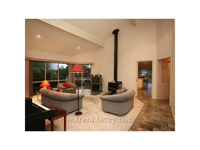 26 Royston Avenue, Berwick VIC 3806