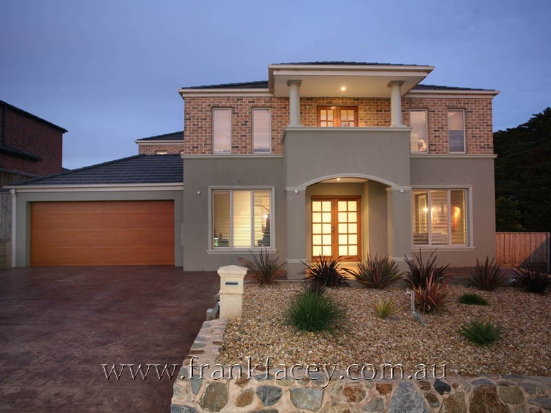 2 Viewgrand Drive, Berwick VIC 3806