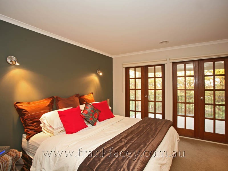 2 Viewgrand Drive, Berwick VIC 3806