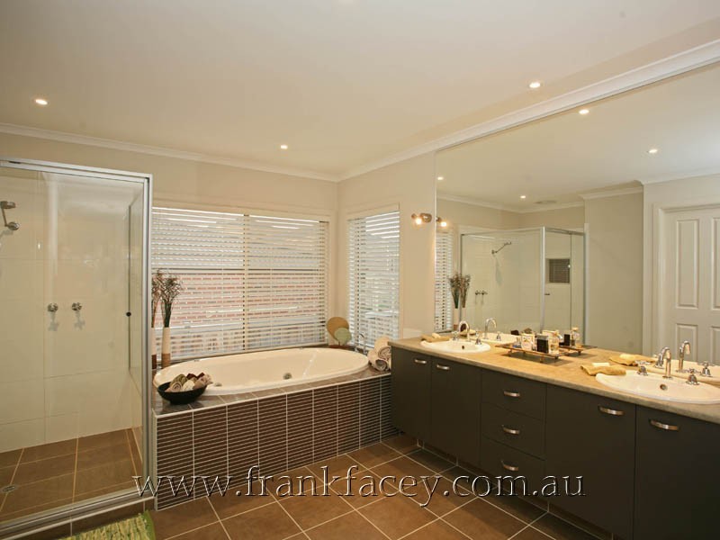 2 Viewgrand Drive, Berwick VIC 3806