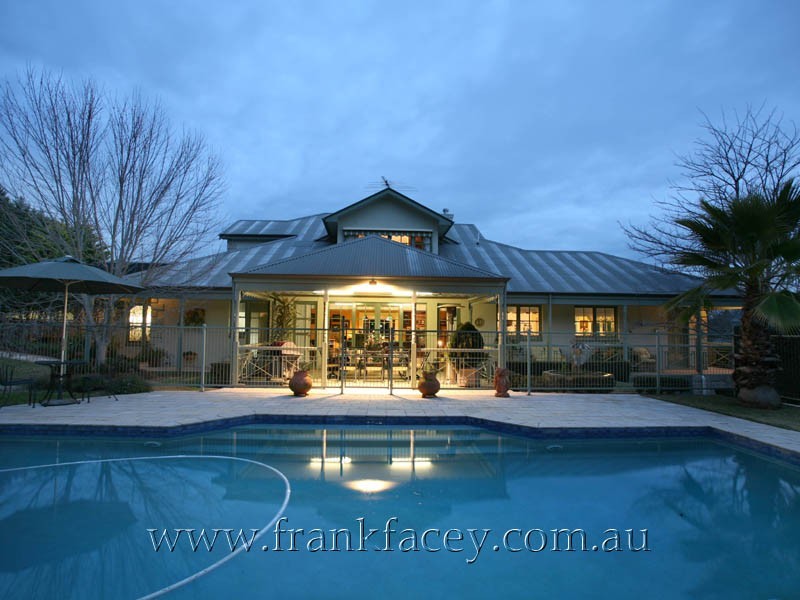 8 Angela Court, Narre Warren North VIC 3804