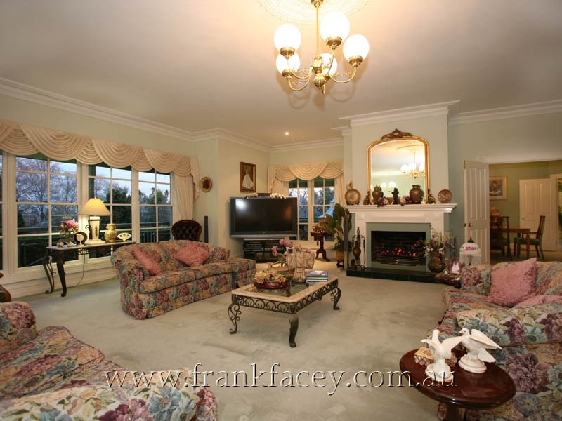 8 Angela Court, Narre Warren North VIC 3804