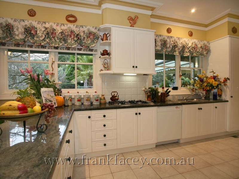 8 Angela Court, Narre Warren North VIC 3804