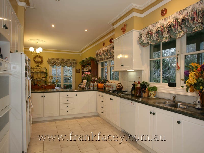 8 Angela Court, Narre Warren North VIC 3804