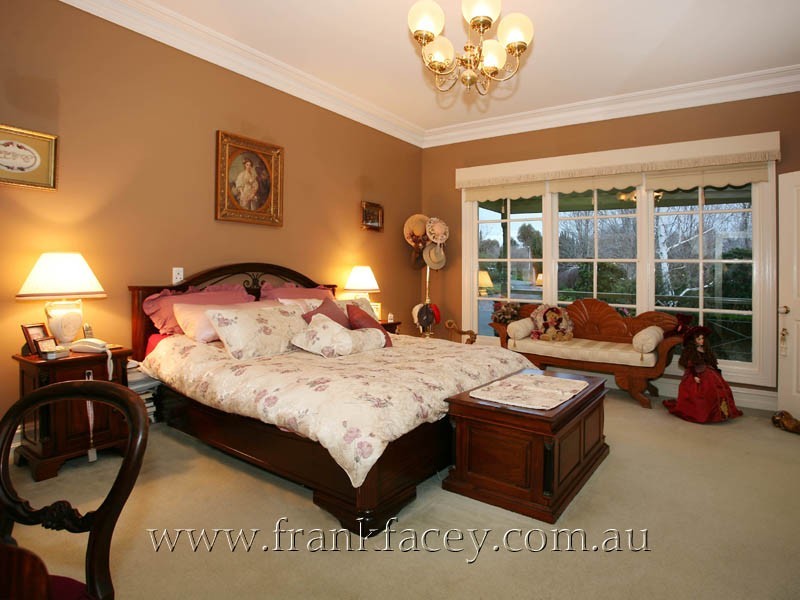 8 Angela Court, Narre Warren North VIC 3804