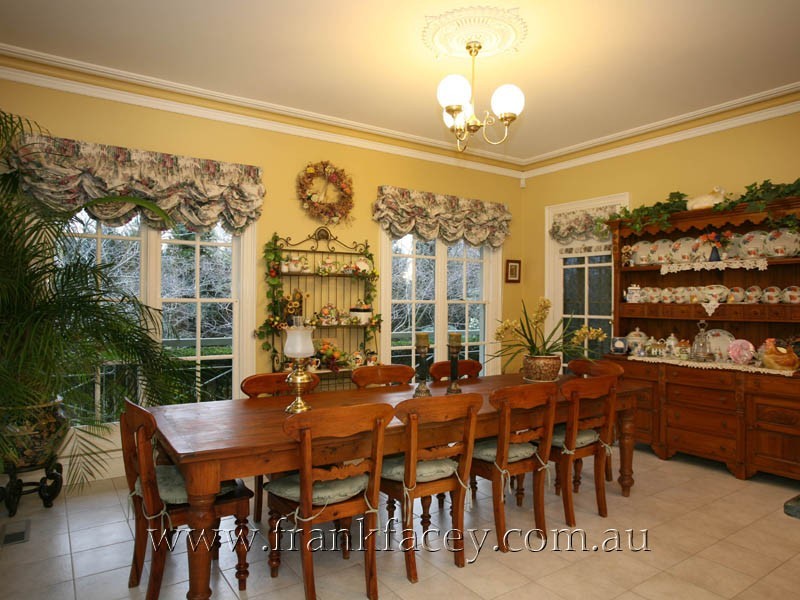 8 Angela Court, Narre Warren North VIC 3804