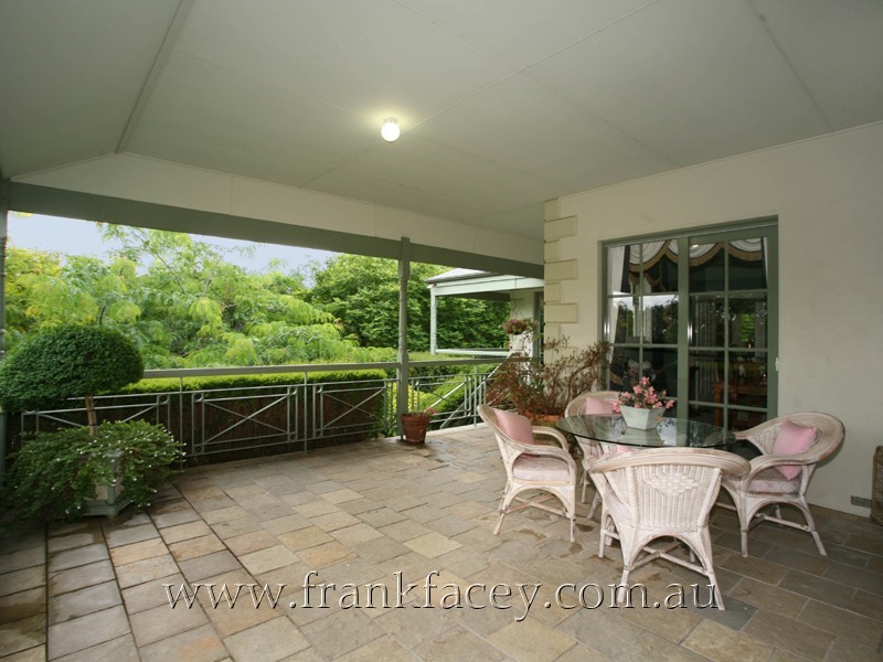 8 Angela Court, Narre Warren North VIC 3804