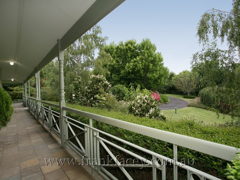 8 Angela Court, Narre Warren North VIC 3804