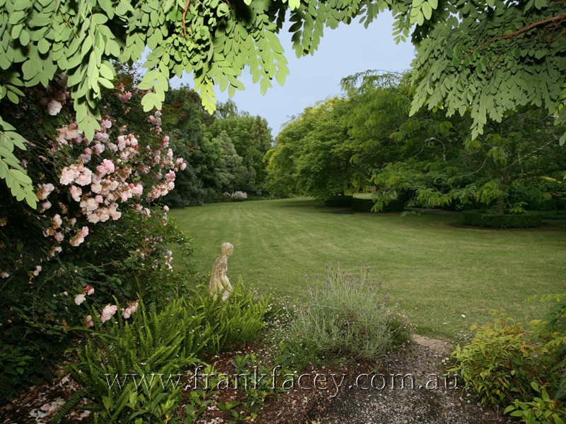 8 Angela Court, Narre Warren North VIC 3804