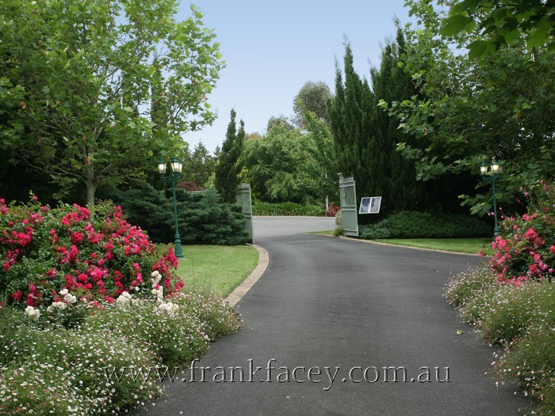 8 Angela Court, Narre Warren North VIC 3804