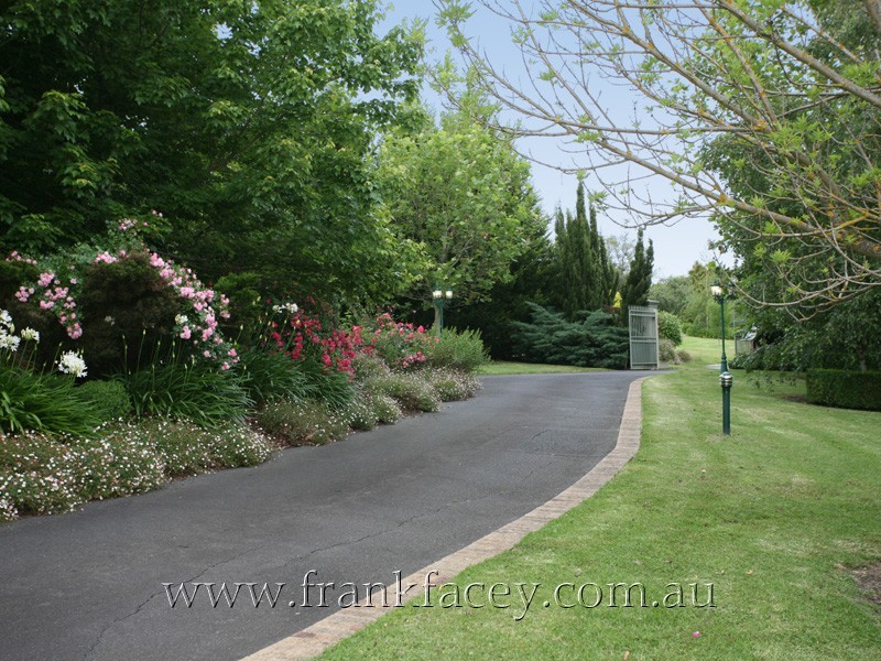 8 Angela Court, Narre Warren North VIC 3804