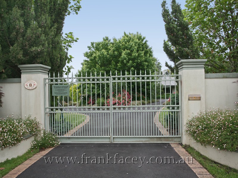 8 Angela Court, Narre Warren North VIC 3804