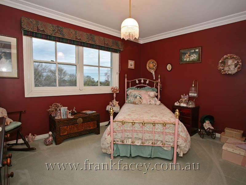 8 Angela Court, Narre Warren North VIC 3804