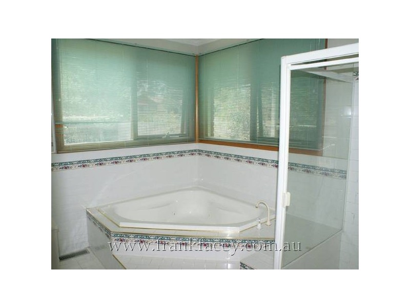 16 Illowra Court, Berwick VIC 3806