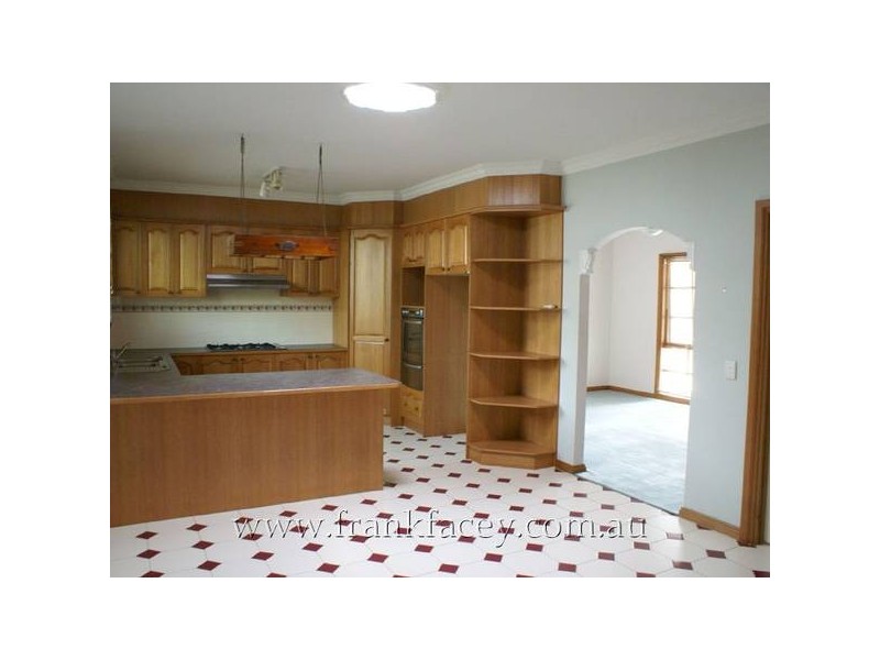 16 Illowra Court, Berwick VIC 3806