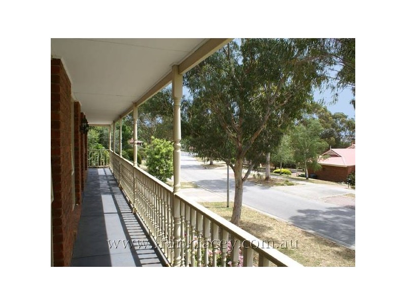 16 Illowra Court, Berwick VIC 3806