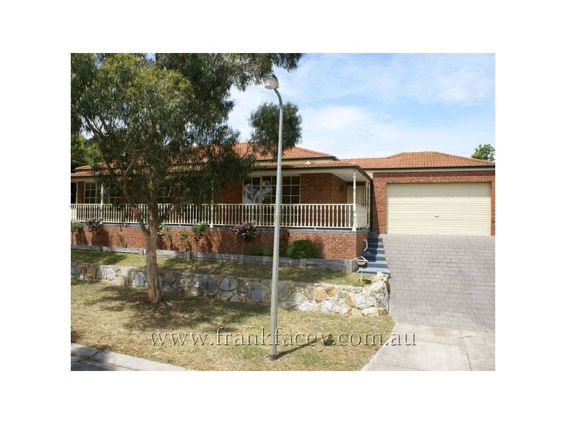 16 Illowra Court, Berwick VIC 3806