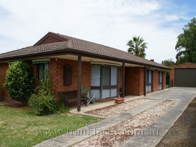 1 Mason Way, Berwick VIC 3806