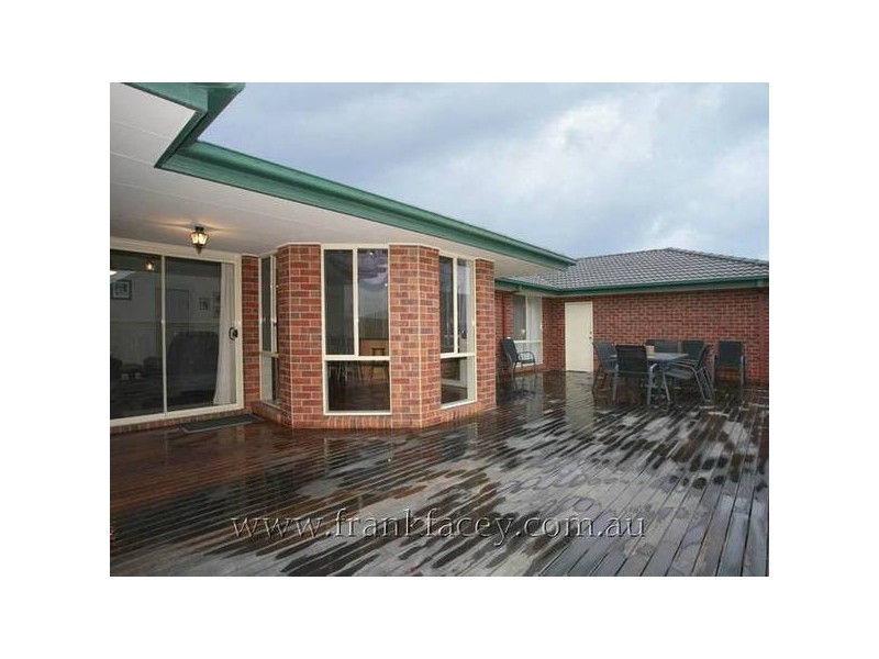 7 Carlisle Drive, Beaconsfield VIC 3807