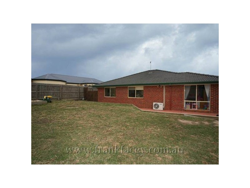 7 Carlisle Drive, Beaconsfield VIC 3807