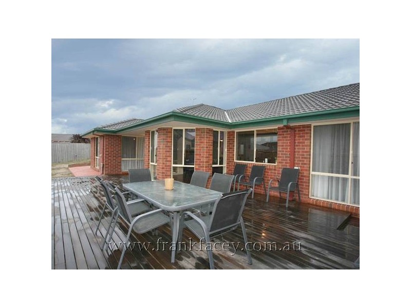 7 Carlisle Drive, Beaconsfield VIC 3807