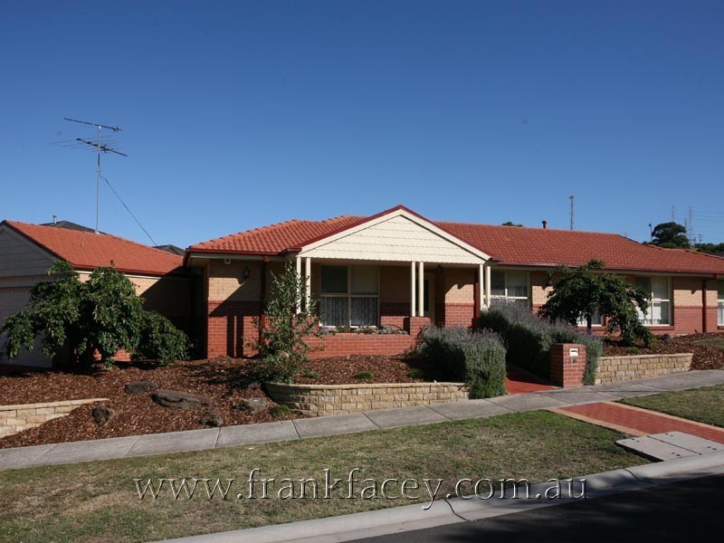 13 Chelsea Crescent, Berwick VIC 3806