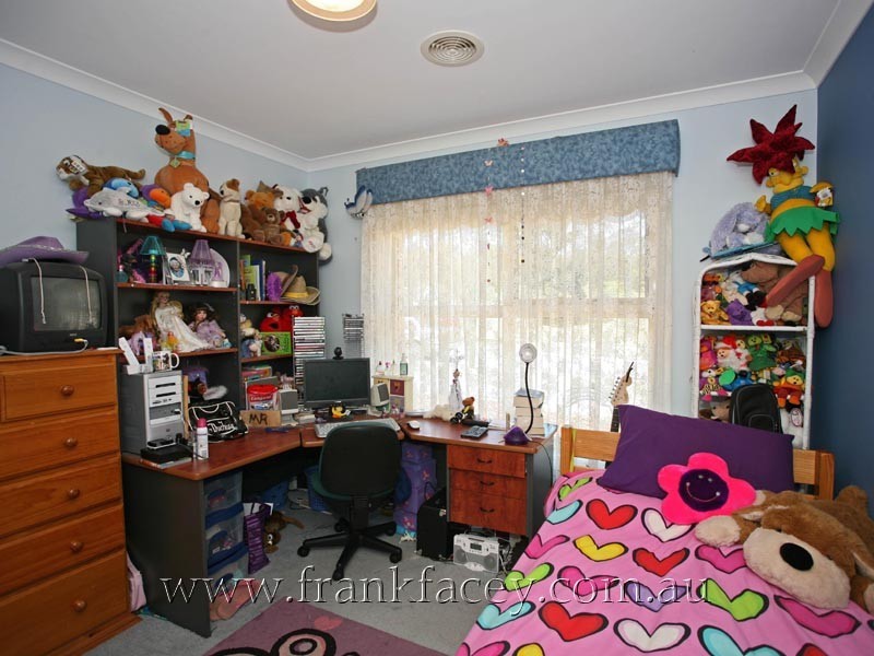 13 Chelsea Crescent, Berwick VIC 3806