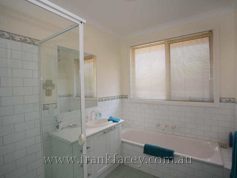 13 Chelsea Crescent, Berwick VIC 3806