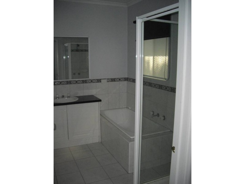 12-14/4 Harkaway Road, Berwick VIC 3806