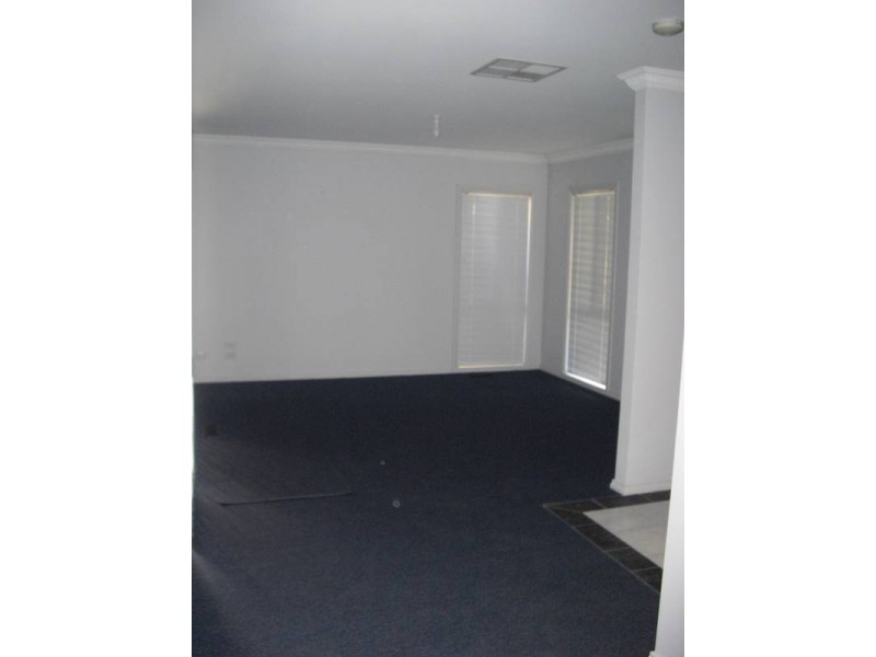 12-14/4 Harkaway Road, Berwick VIC 3806