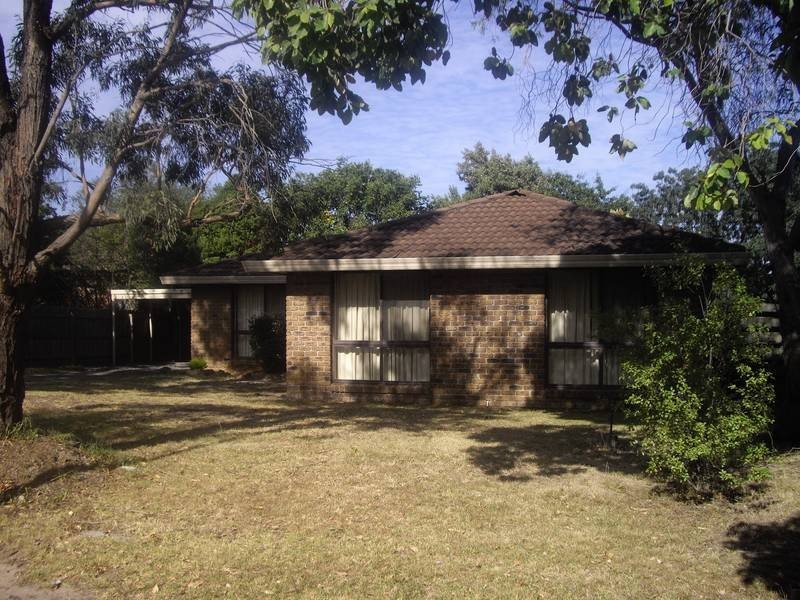 14 Earlston Square, Berwick VIC 3806