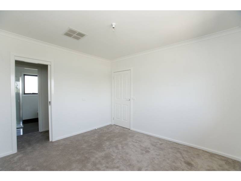 1/1 Lee Avenue, Springvale VIC 3171