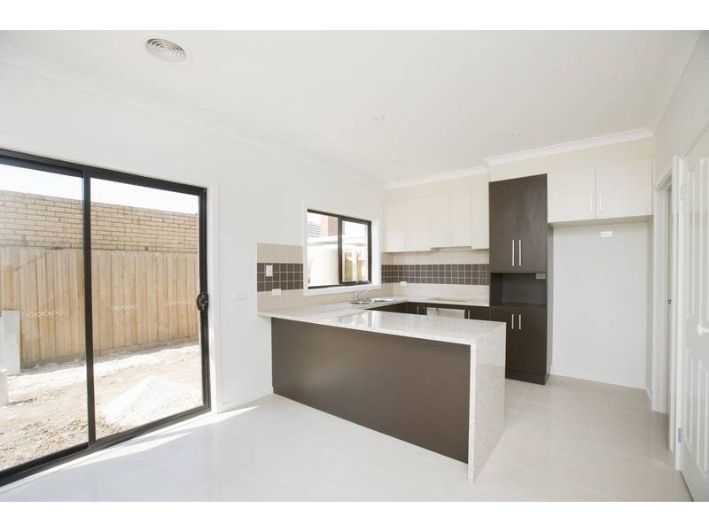 2/1 LEE AVENUE, Springvale VIC 3171