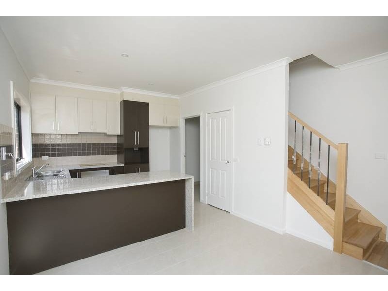 2/1 LEE AVENUE, Springvale VIC 3171