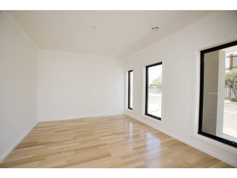 2/1 LEE AVENUE, Springvale VIC 3171