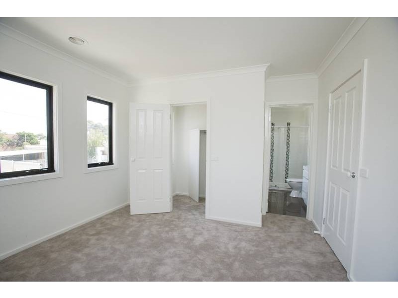 2/1 LEE AVENUE, Springvale VIC 3171