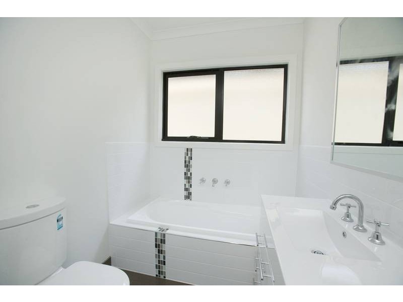 2/1 LEE AVENUE, Springvale VIC 3171