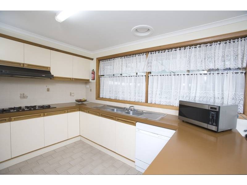 16 Livonia Place, Dandenong North VIC 3175