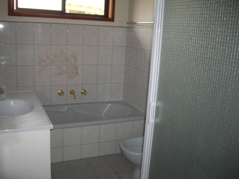 2/24 Roberts Avenue, Mulgrave VIC 3170