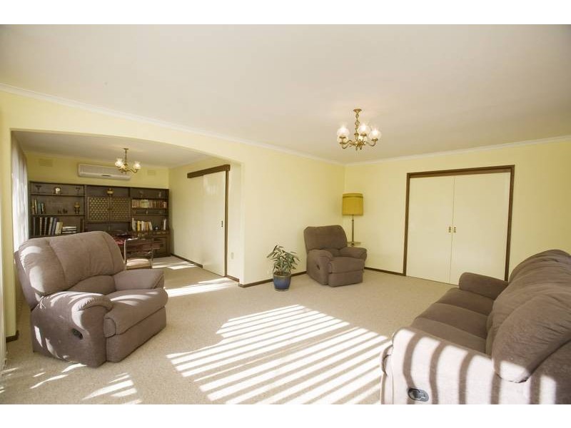 8 Galloway Street, Dandenong North VIC 3175