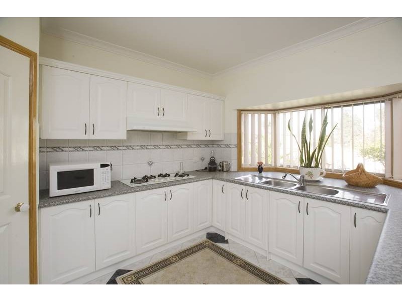 16 Graham Michelle Place, Keysborough VIC 3173