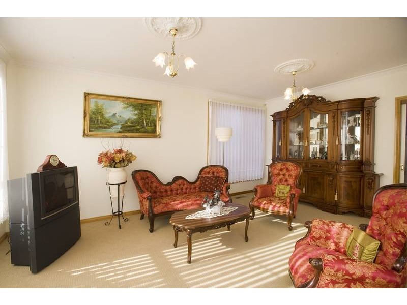 16 Graham Michelle Place, Keysborough VIC 3173