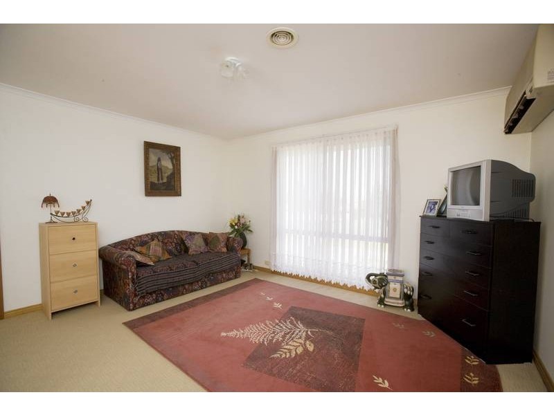 16 Graham Michelle Place, Keysborough VIC 3173