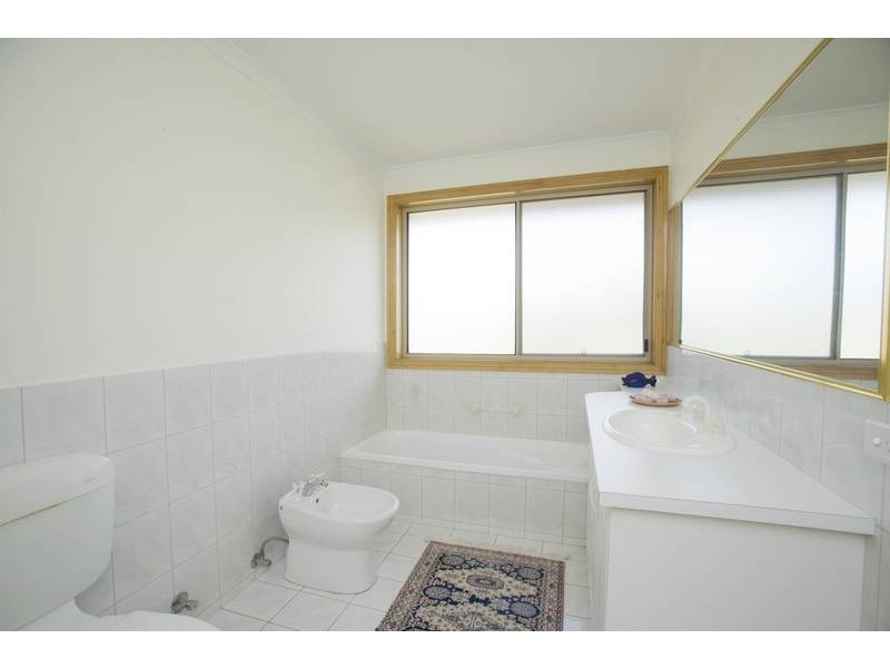 16 Graham Michelle Place, Keysborough VIC 3173