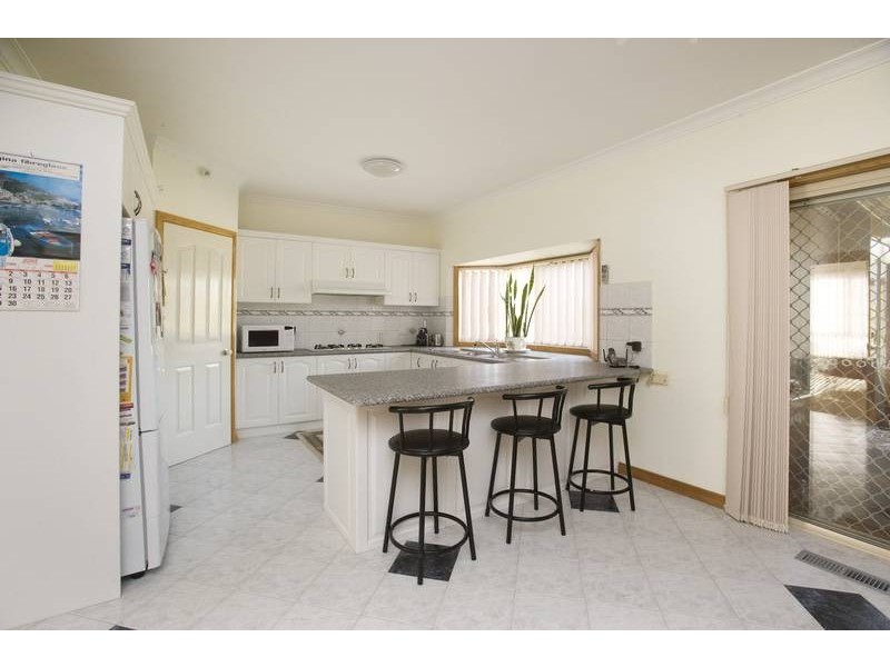 16 Graham Michelle Place, Keysborough VIC 3173