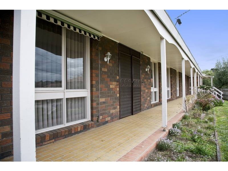 8 ROBYN COURT, Dandenong North VIC 3175