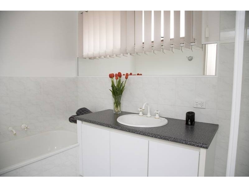 8 ROBYN COURT, Dandenong North VIC 3175