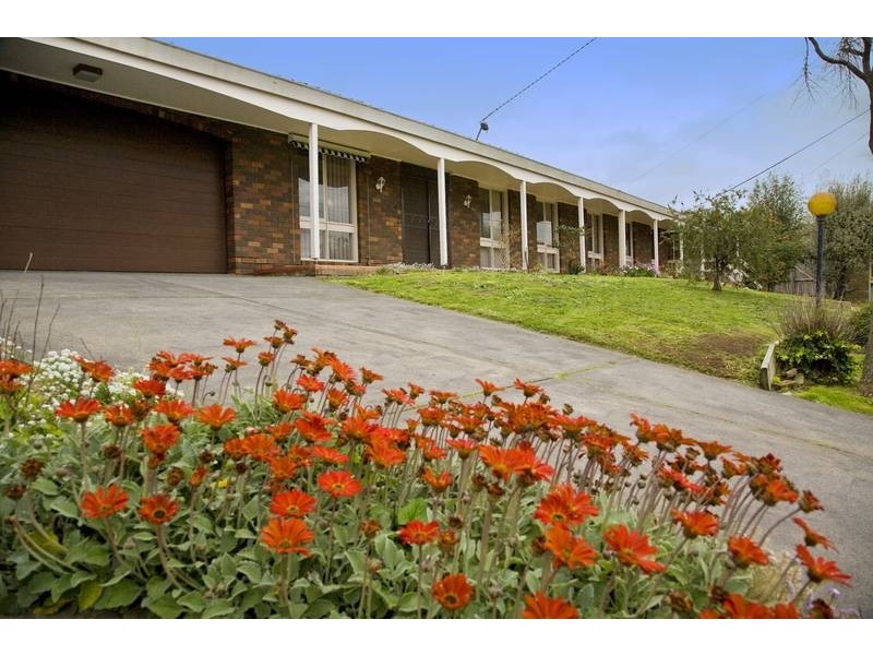 8 ROBYN COURT, Dandenong North VIC 3175