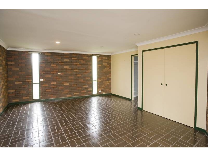 8 ROBYN COURT, Dandenong North VIC 3175