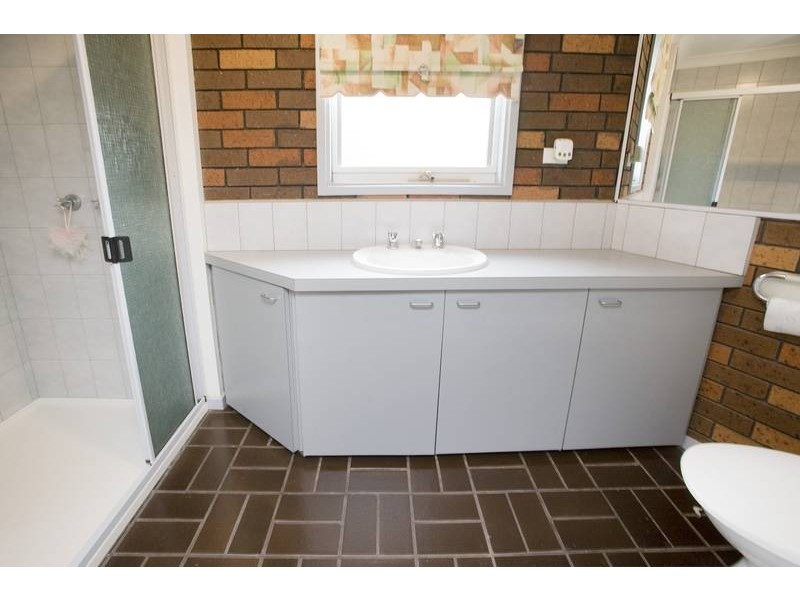 8 ROBYN COURT, Dandenong North VIC 3175